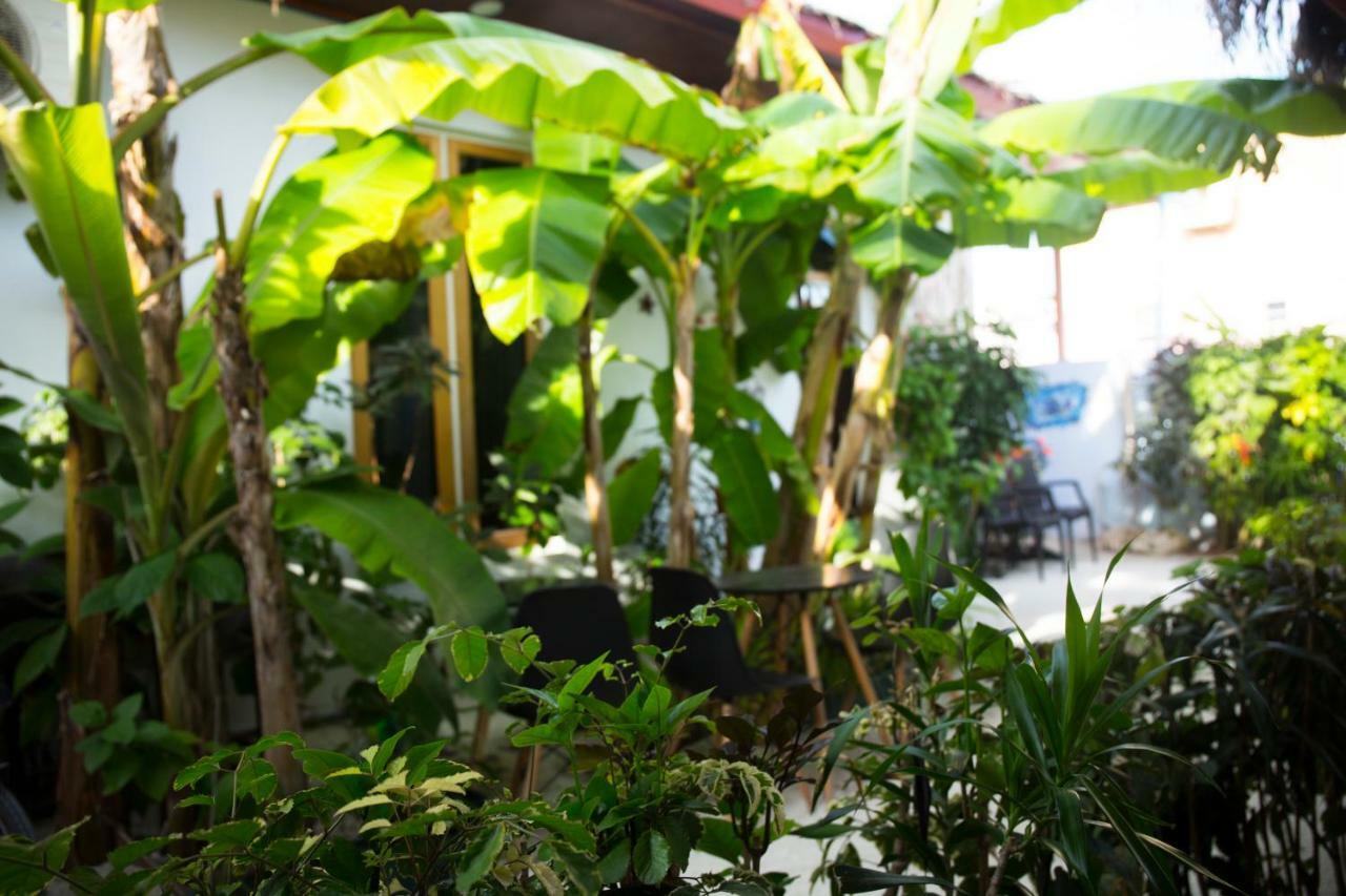 Silk Retreats Thulusdhoo Guest House Exterior foto